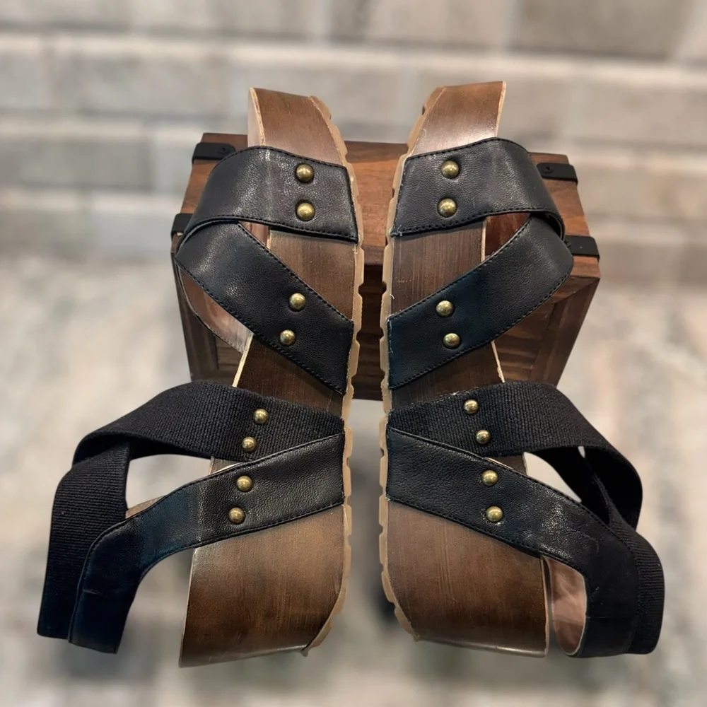 NC National Comfort Mellie Black Wedge Sandals with Cross-Strap Design, Size 9